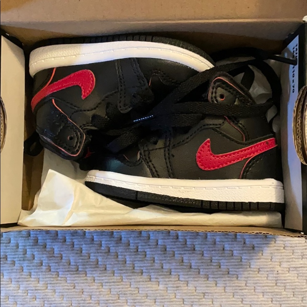 Jordan 1 MID BT